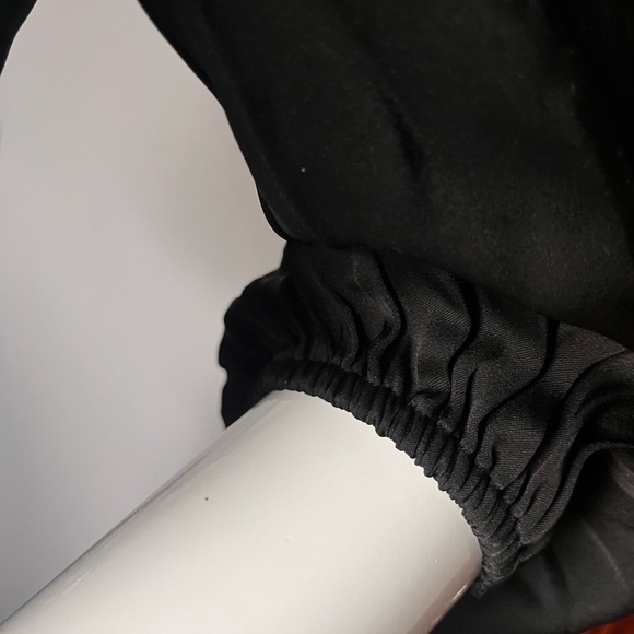 NWT Veronica Beard Yulita chain cut-out top, black, size 6 - Picture 8 of 9